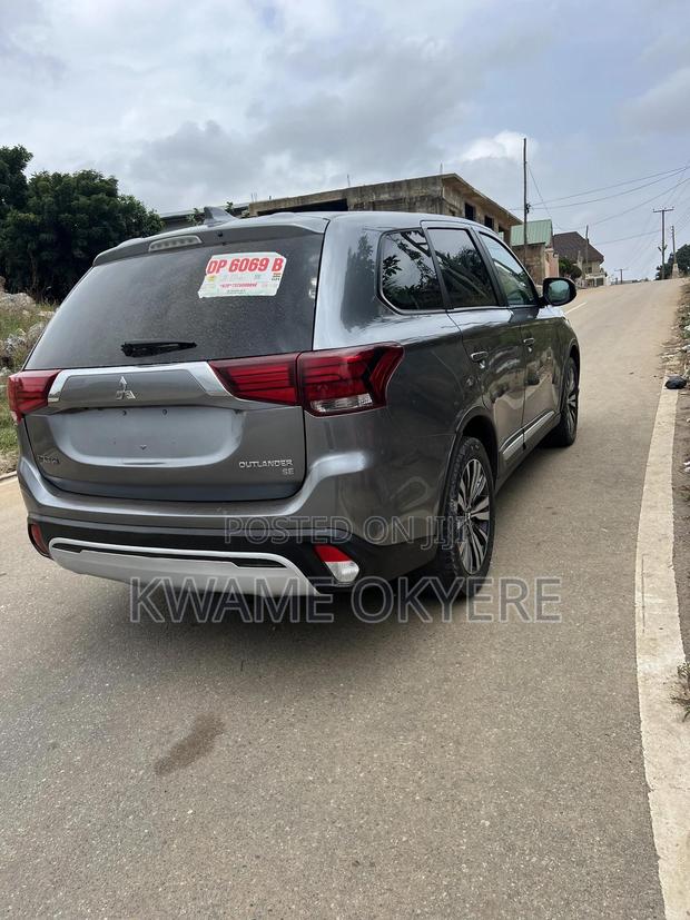 Mitsubishi Outlander SE FWD 2019 Gray