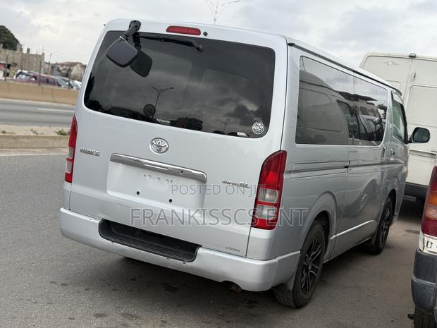 Toyota HiAce 2010 Grey photo 8