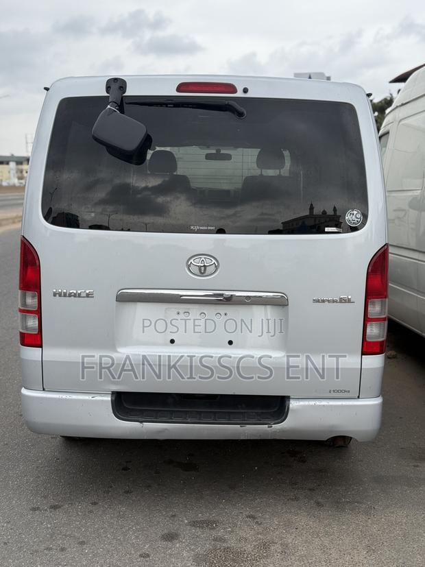 Toyota HiAce 2010 Grey photo 5