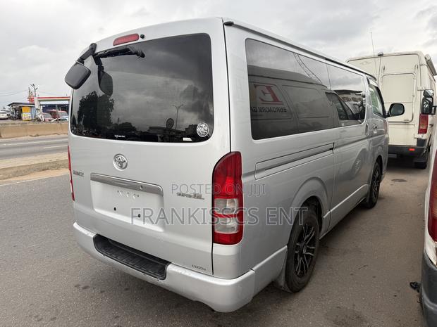 Toyota HiAce 2010 Grey photo 3
