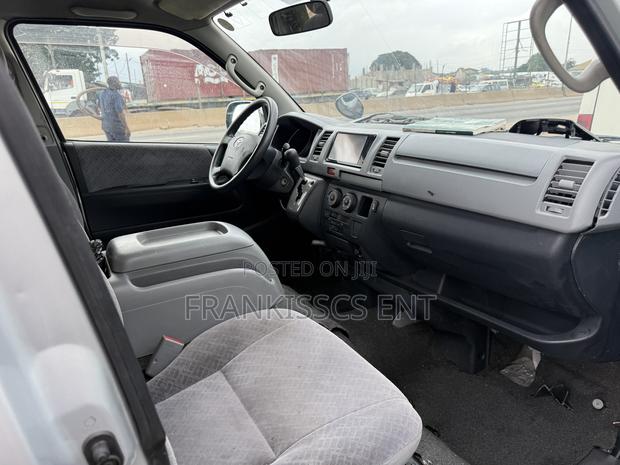 Toyota HiAce 2010 Grey photo 9