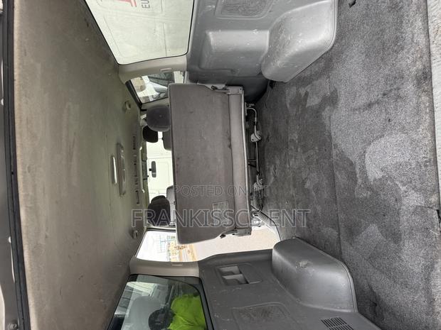 Toyota HiAce 2010 Grey photo 6