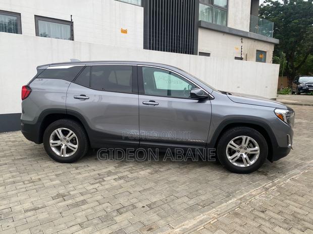 GMC Terrain 2019 Gray photo 3
