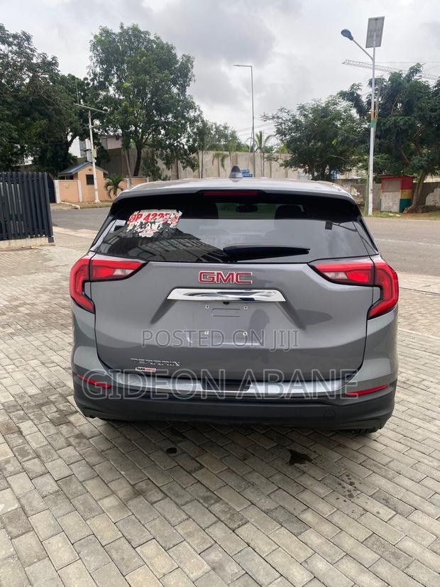 GMC Terrain 2019 Gray photo 7
