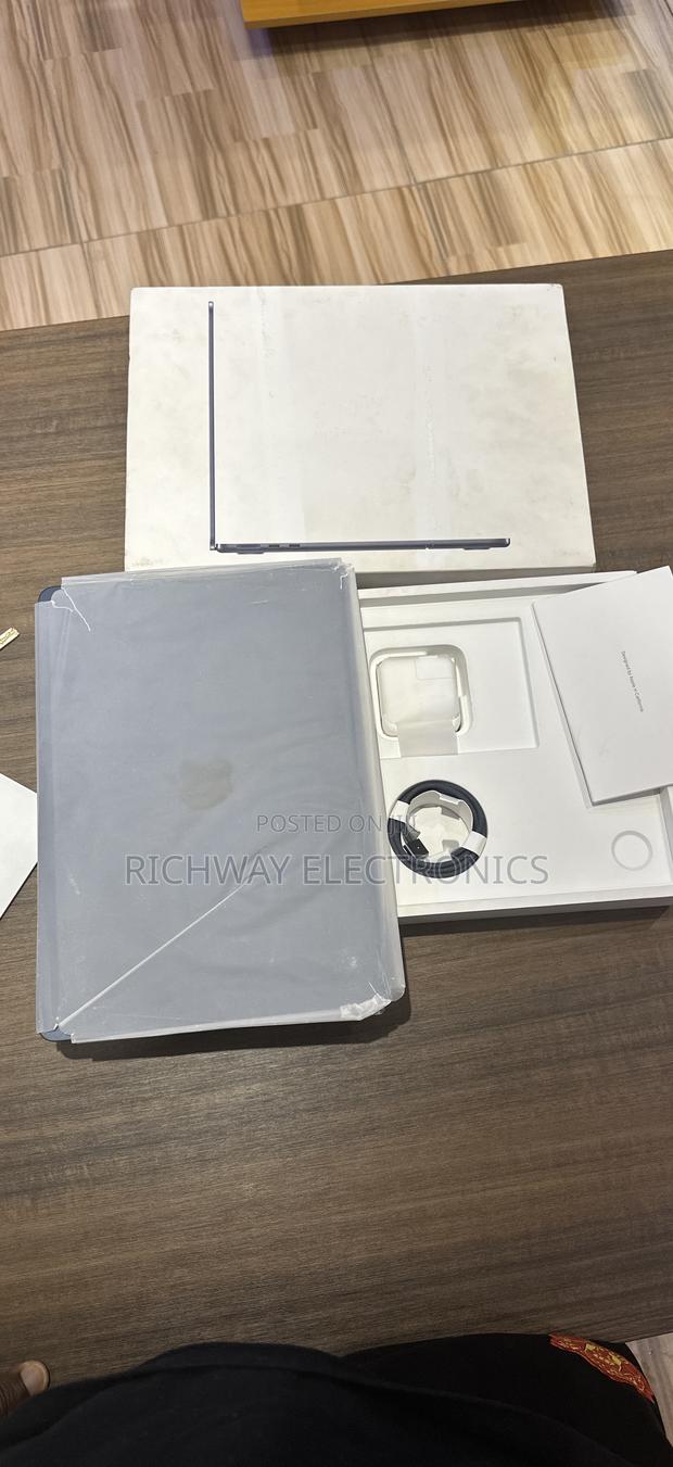 New Laptop Apple MacBook Air 2025 M4 13-Inch 16GB Apple M4 SSD 256GB photo 4