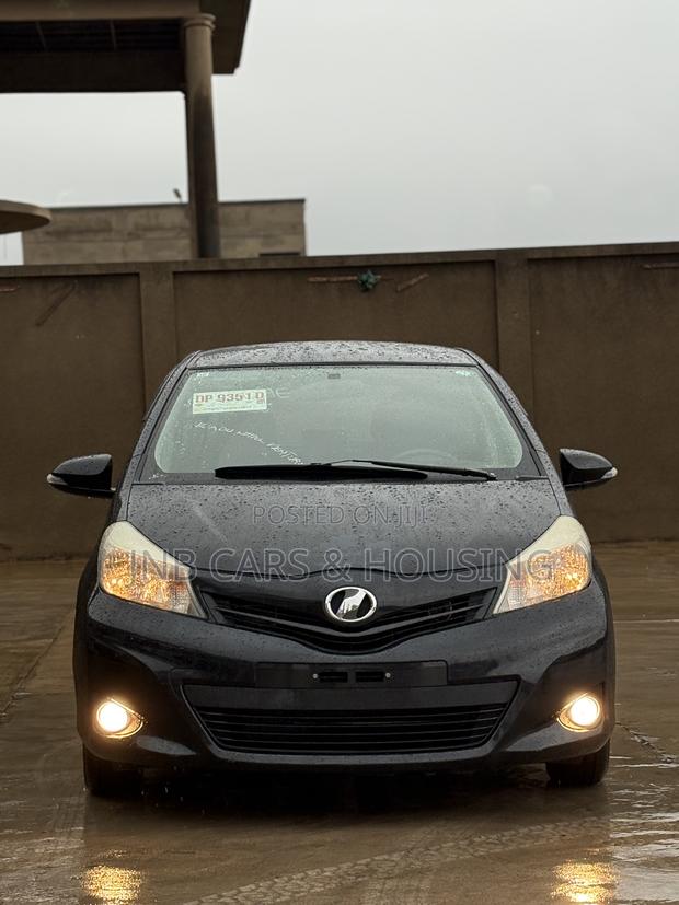 Toyota Vitz 1.0 FWD 3dr 2013 Black