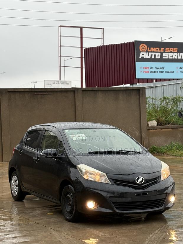 Toyota Vitz 1.0 FWD 3dr 2013 Black