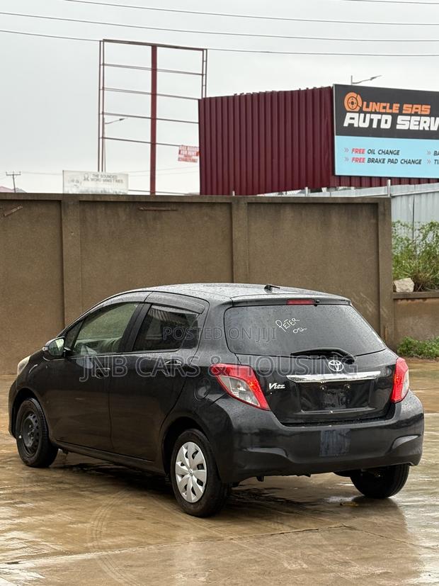 Toyota Vitz 1.0 FWD 3dr 2013 Black