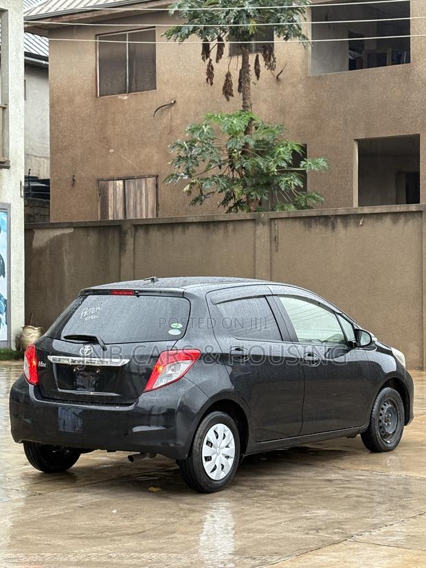 Toyota Vitz 1.0 FWD 3dr 2013 Black