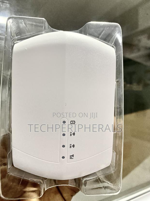 D-Link DWR-933v Cat6 4g Lte Mobile Router photo 2