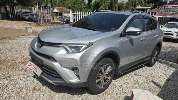 Toyota RAV4 2018 Silver photo 5