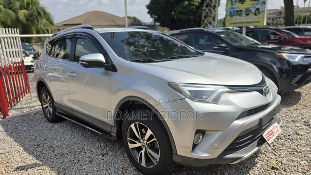 Toyota RAV4 2018 Silver photo 6