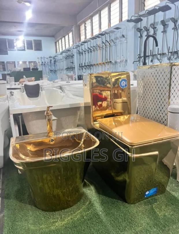Gold Wc With Basin Complete Set · Photo 2