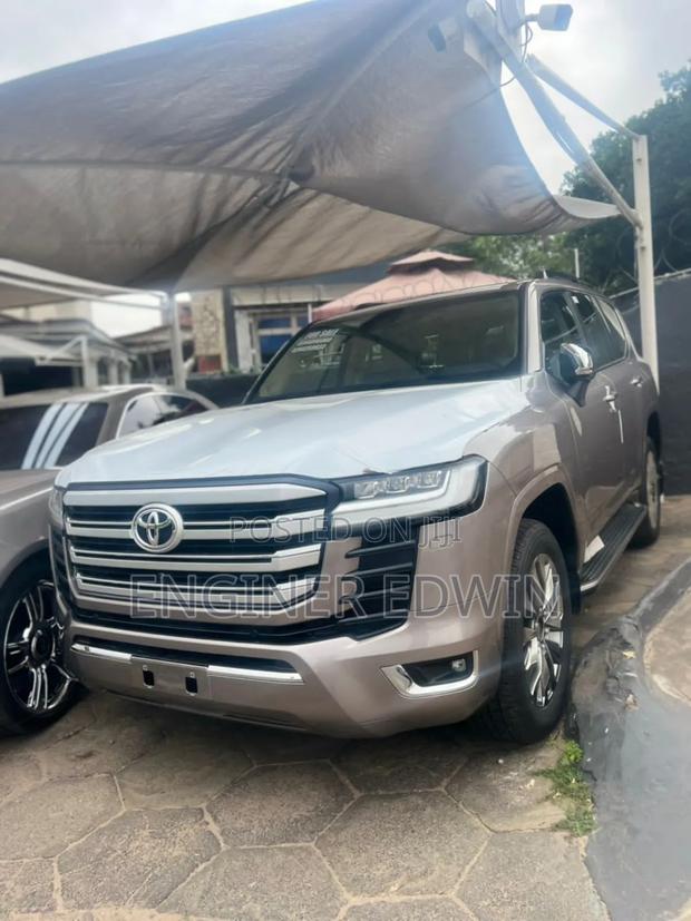New Toyota Land Cruiser LC300 2025 Gray