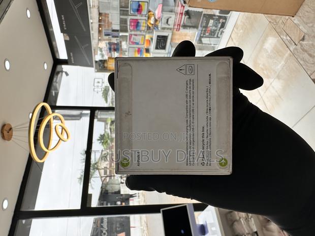 Airpods 4 Non Active Noise Cancellation photo 2