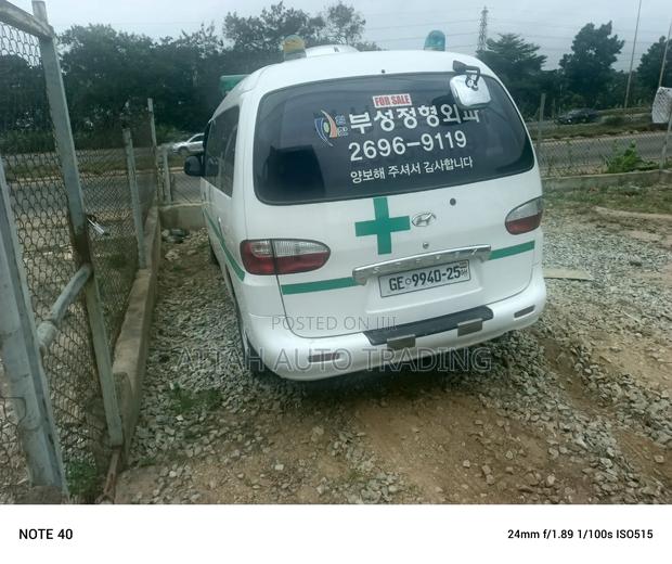 Hyundai Starex 2010 White photo 4
