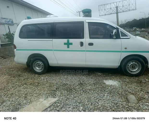 Hyundai Starex 2010 White photo 5