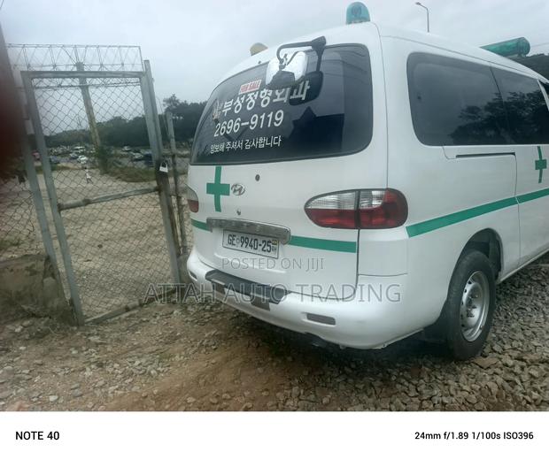 Hyundai Starex 2010 White photo 6