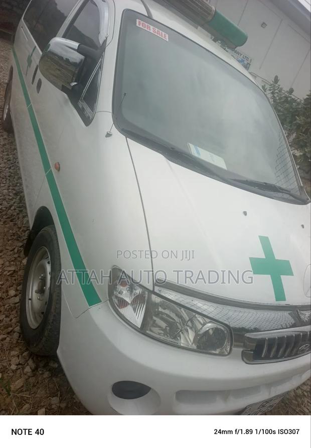 Hyundai Starex 2010 White photo 7