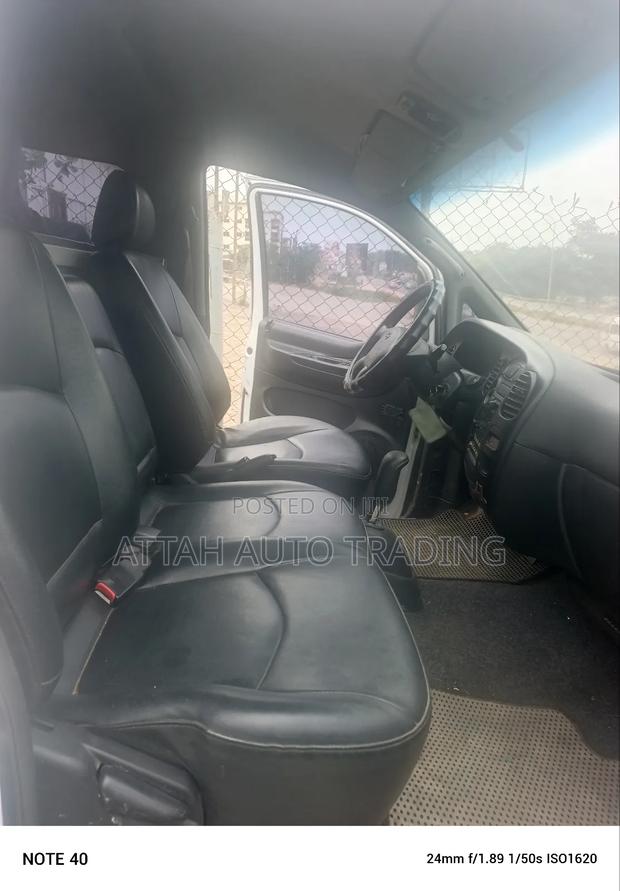 Hyundai Starex 2010 White photo 8