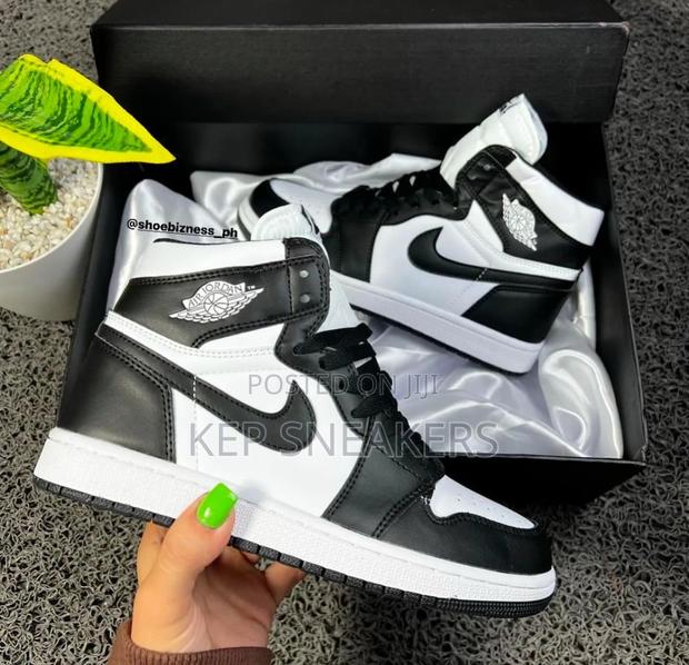 Jordan Air Jordan 1 Mid "Panda" · Photo 3