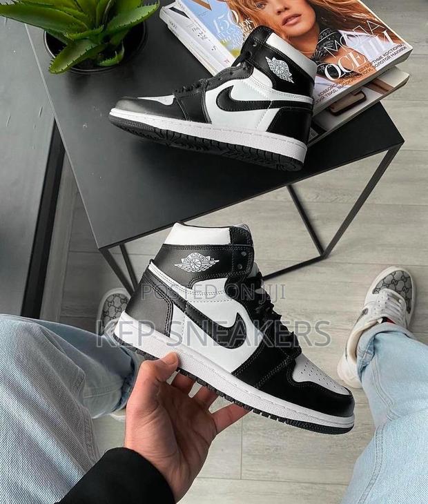 Jordan Air Jordan 1 Mid "Panda" · Photo 4