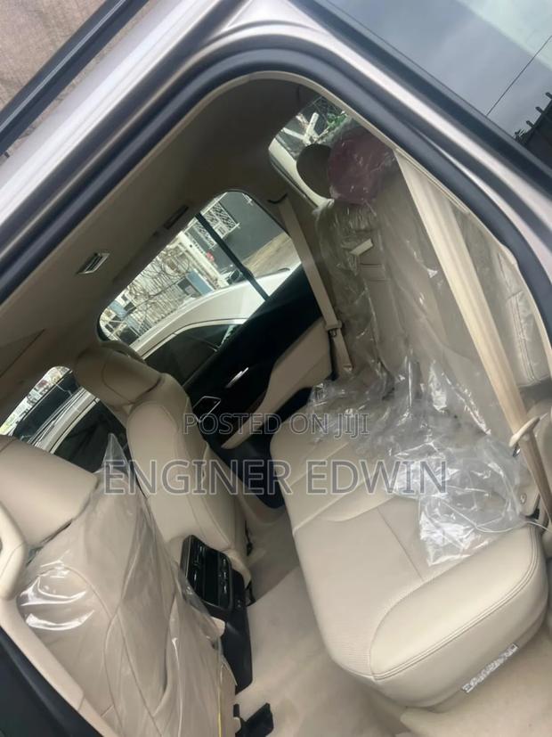 New Toyota Land Cruiser LC300 2025 Gray photo 5