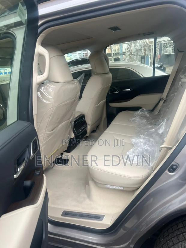 New Toyota Land Cruiser LC300 2025 Gray photo 8