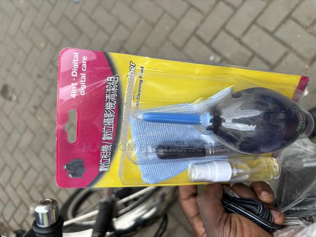 4 in 1 Lens Cleaning Kits · Photo 2