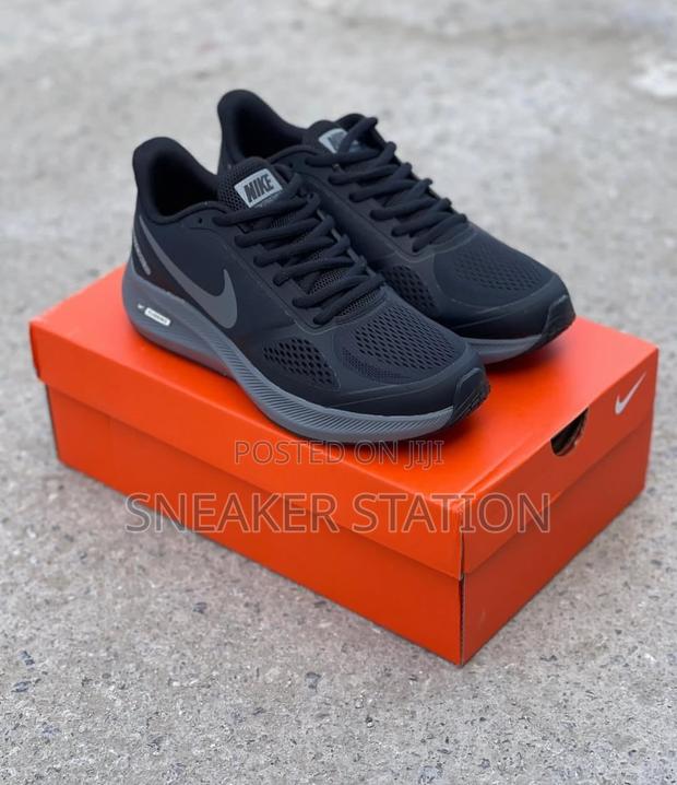 Nike Zoom Guide Runner Available · Photo 3