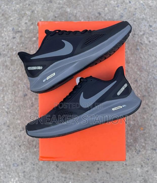 Nike Zoom Guide Runner Available · Photo 4