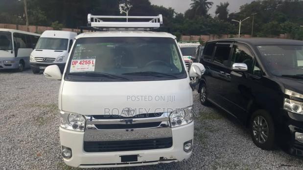 Toyota HiAce 2015 White