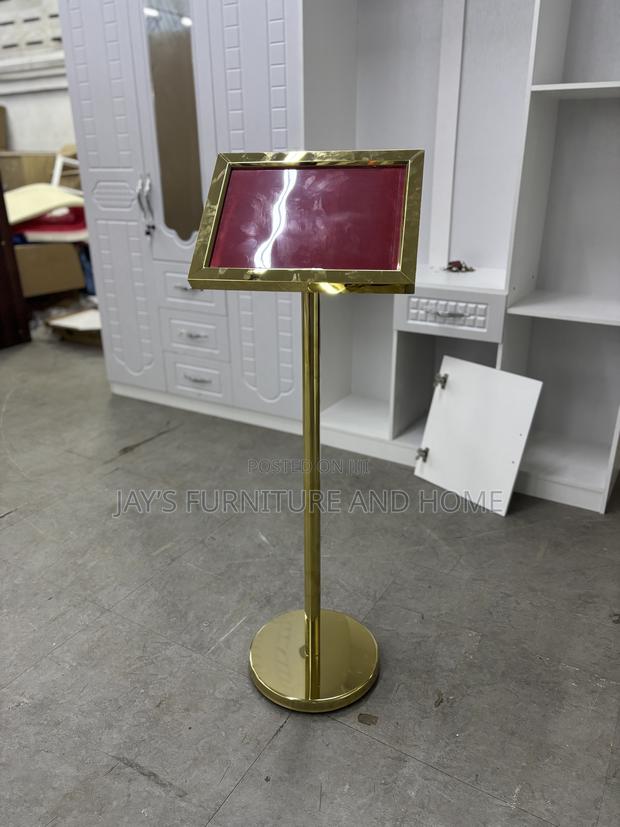 Display Stand (Barricade)