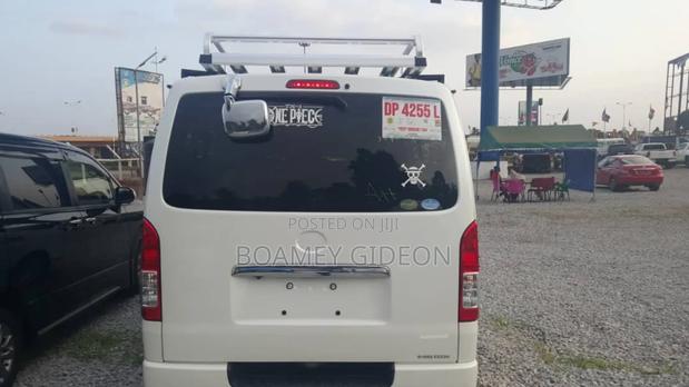 Toyota HiAce 2015 White photo 6
