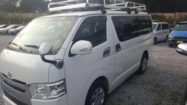 Toyota HiAce 2015 White photo 7