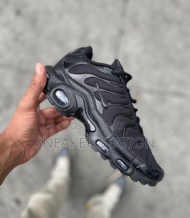 Nike Air Max Plus Tn All Black · Photo 4