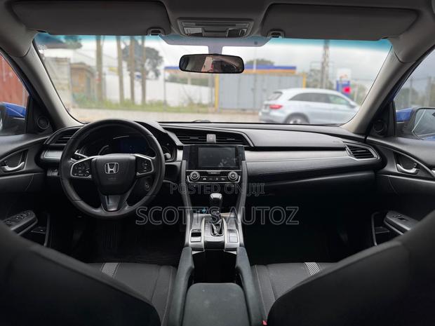 Honda Civic 2017 Blue photo 10