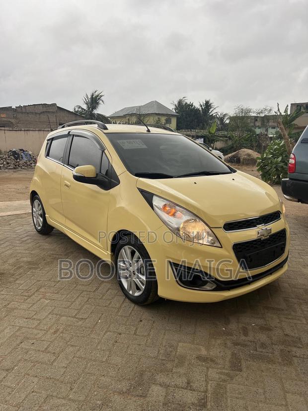 Chevrolet Spark 1LT 4dr Hatchback (1.2L 4cyl CVT) 2014 Yellow photo 3
