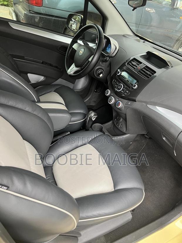 Chevrolet Spark 1LT 4dr Hatchback (1.2L 4cyl CVT) 2014 Yellow photo 4
