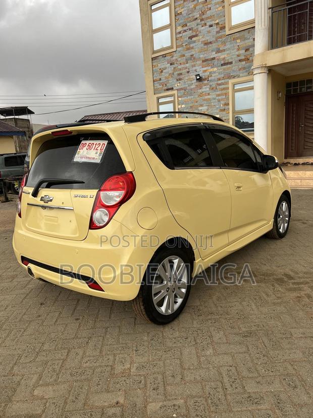 Chevrolet Spark 1LT 4dr Hatchback (1.2L 4cyl CVT) 2014 Yellow photo 7