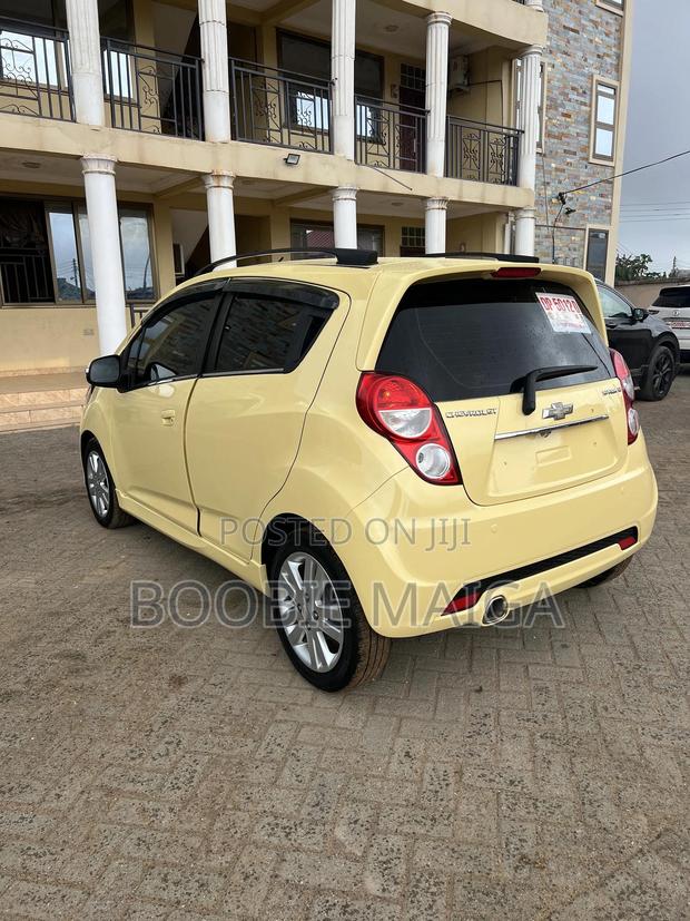 Chevrolet Spark 1LT 4dr Hatchback (1.2L 4cyl CVT) 2014 Yellow photo 8