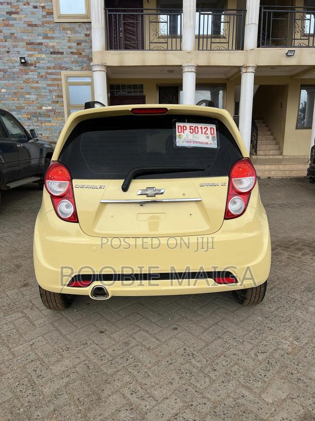 Chevrolet Spark 1LT 4dr Hatchback (1.2L 4cyl CVT) 2014 Yellow photo 6