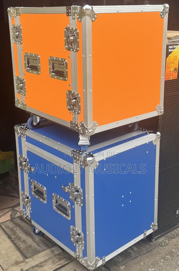 Jac 12-Units Amplified Rack · Photo 2