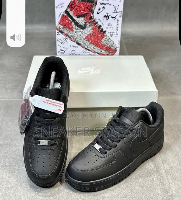 Nike Air Force 1 Unisex All Black · Photo 4