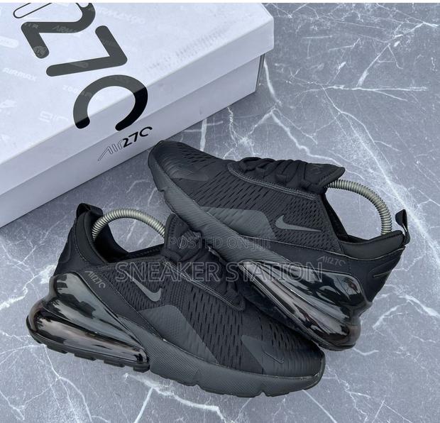 Nike Air Max 270 Triple Black · Photo 4