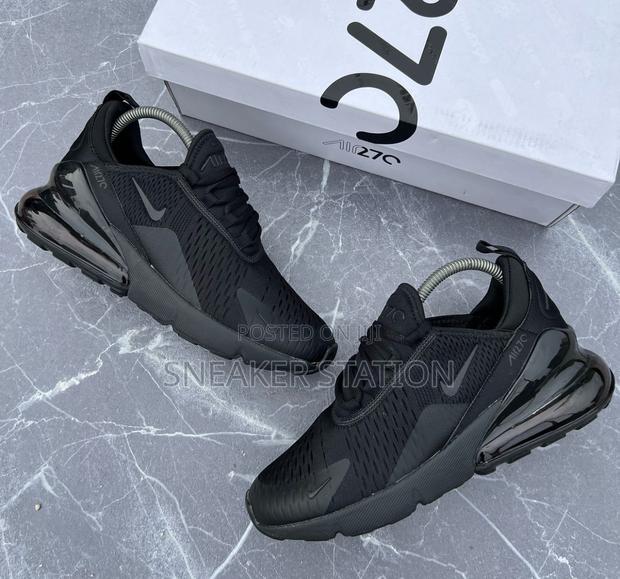 Nike Air Max 270 Triple Black · Photo 3