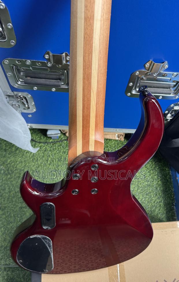 Givson Active Bass Guitar · Photo 4