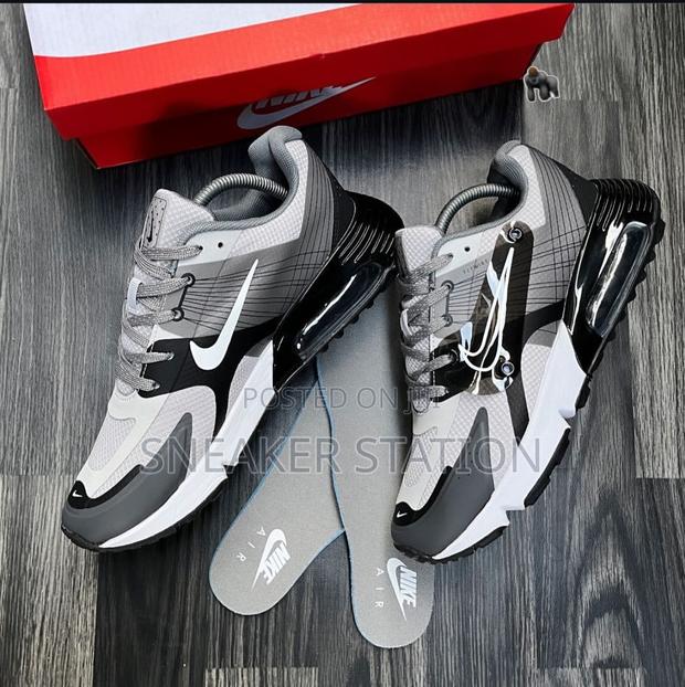 Nike Airmax Fly Wire Sneaker · Photo 4