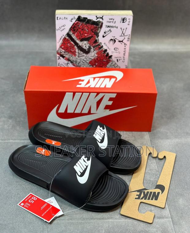 Nike Victori Unisex Slides Available · Photo 4