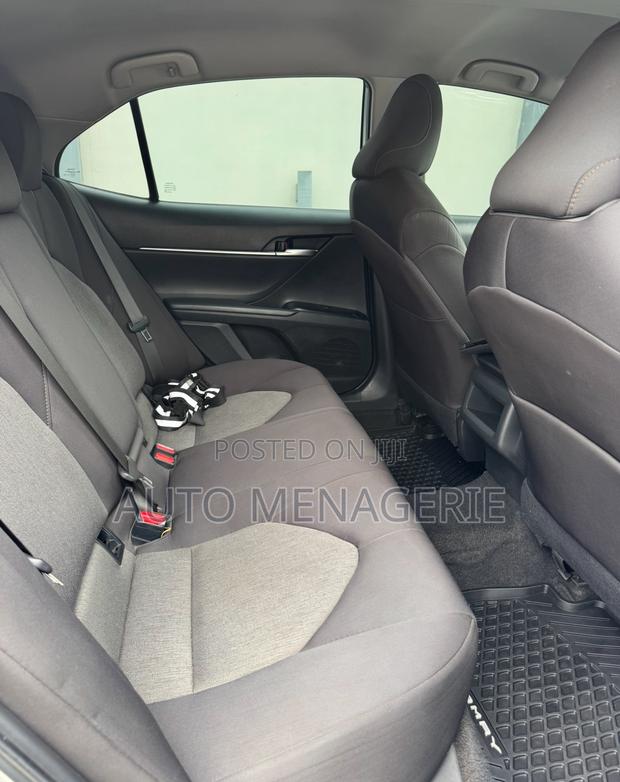 Toyota Camry LE (2.5L 4cyl 8A) 2019 Silver